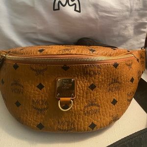 BRAND NEW🚨 MCM Cognac Fanny Pack with Gold Hardware
